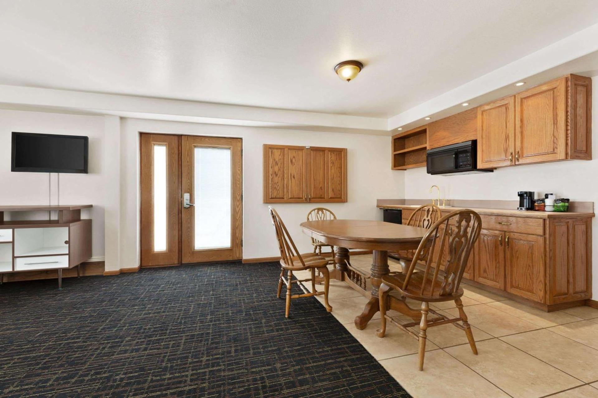 Howard Johnson by Wyndham Billings photo 28
