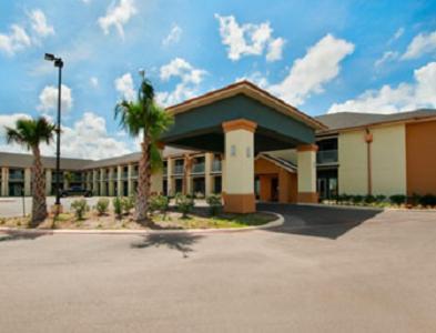 Super 8 by Wyndham Dilley TX photo 18