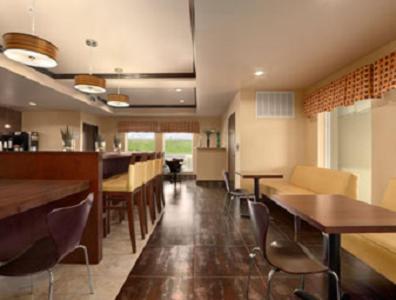 Super 8 by Wyndham Dilley TX photo 20