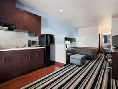Super 8 by Wyndham Dilley TX photo 21