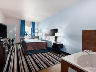 Super 8 by Wyndham Dilley TX photo 22