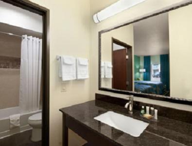Super 8 by Wyndham Dilley TX photo 25