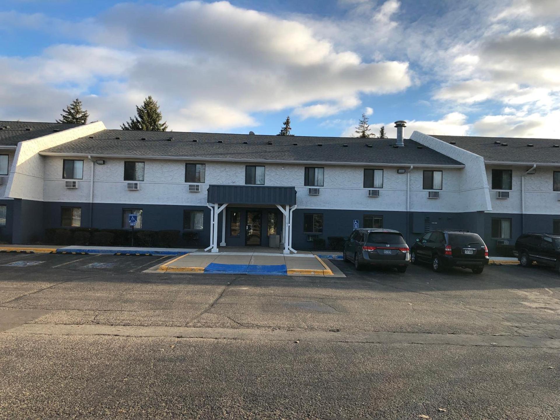 Burnsville Inn & Suites photo 2