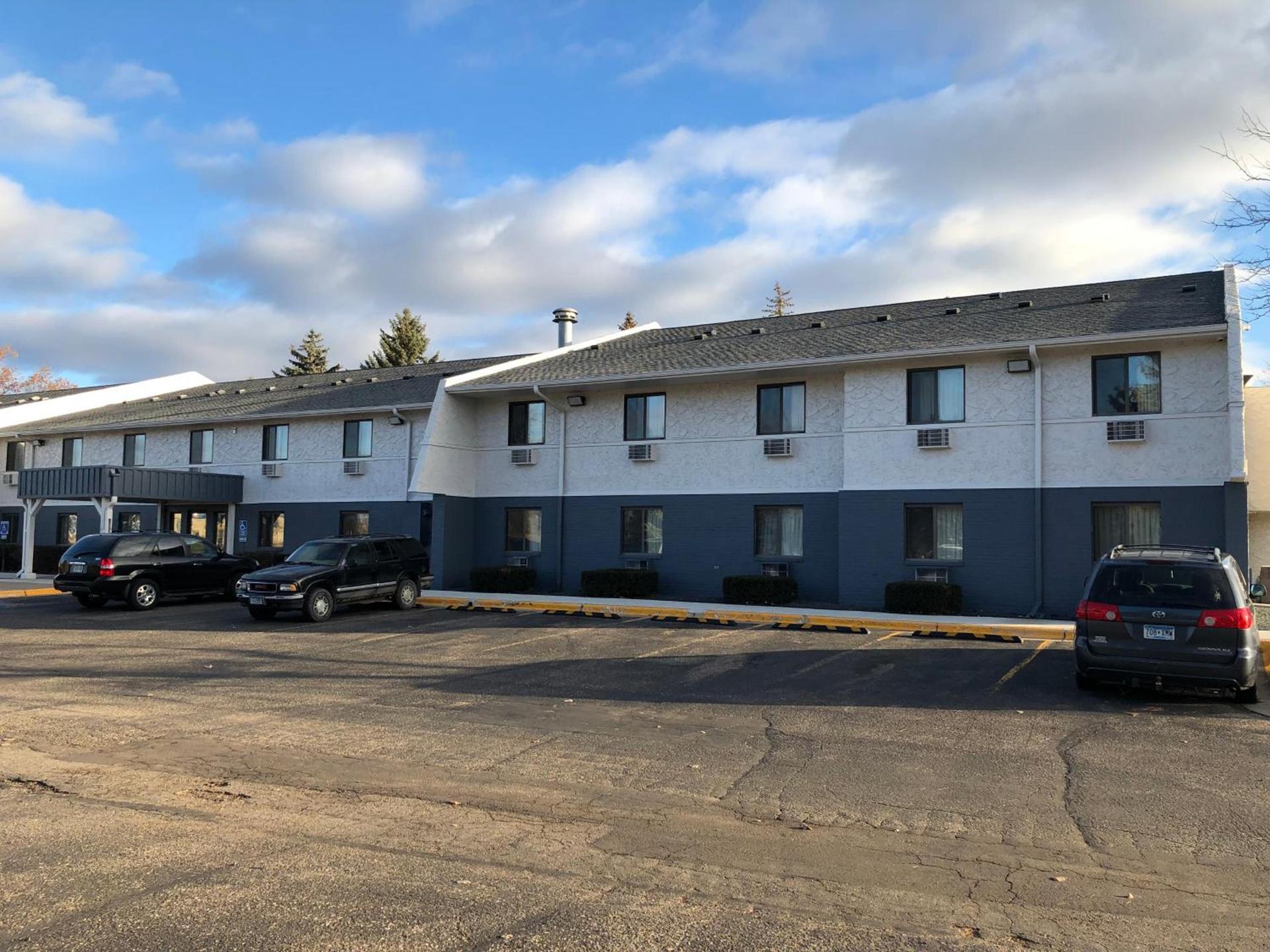 Burnsville Inn & Suites photo 11