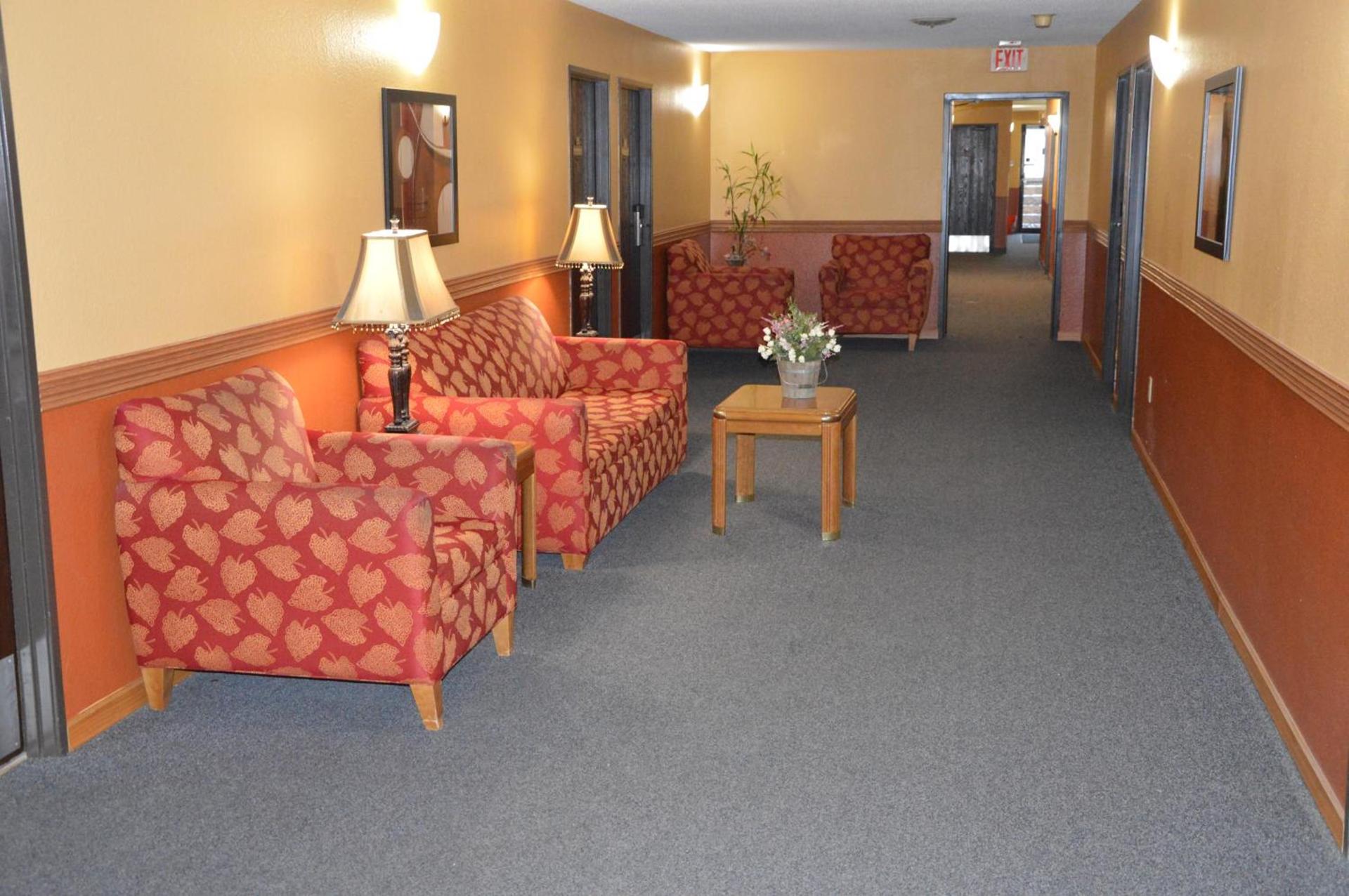Burnsville Inn & Suites photo 8