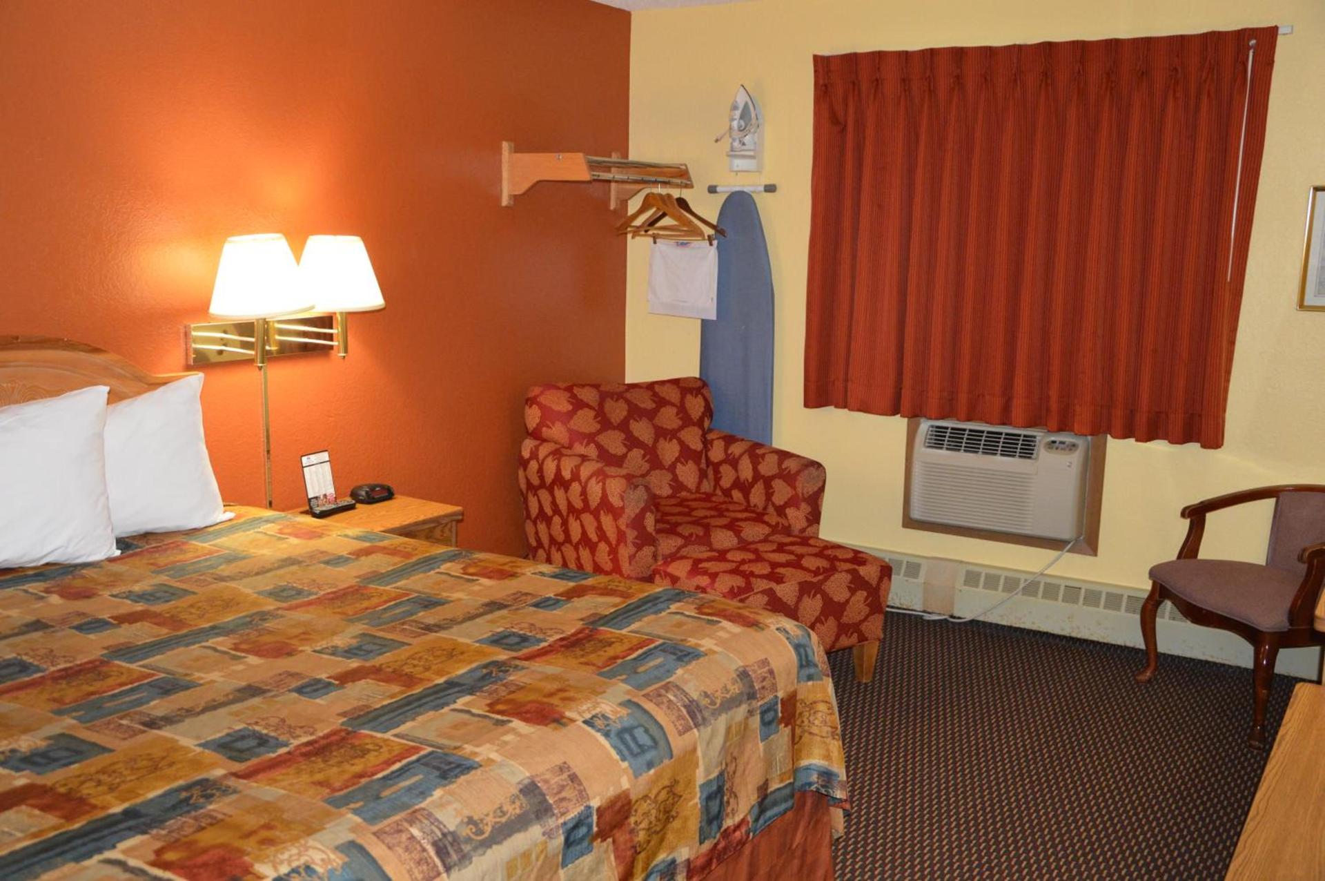 Burnsville Inn & Suites photo 6