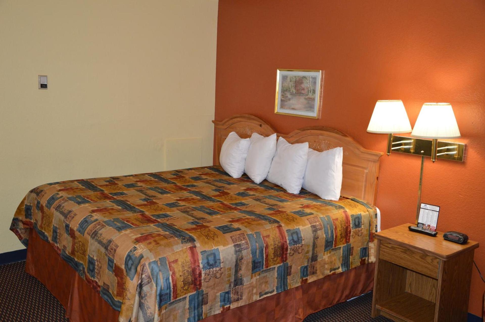 Burnsville Inn & Suites photo 18