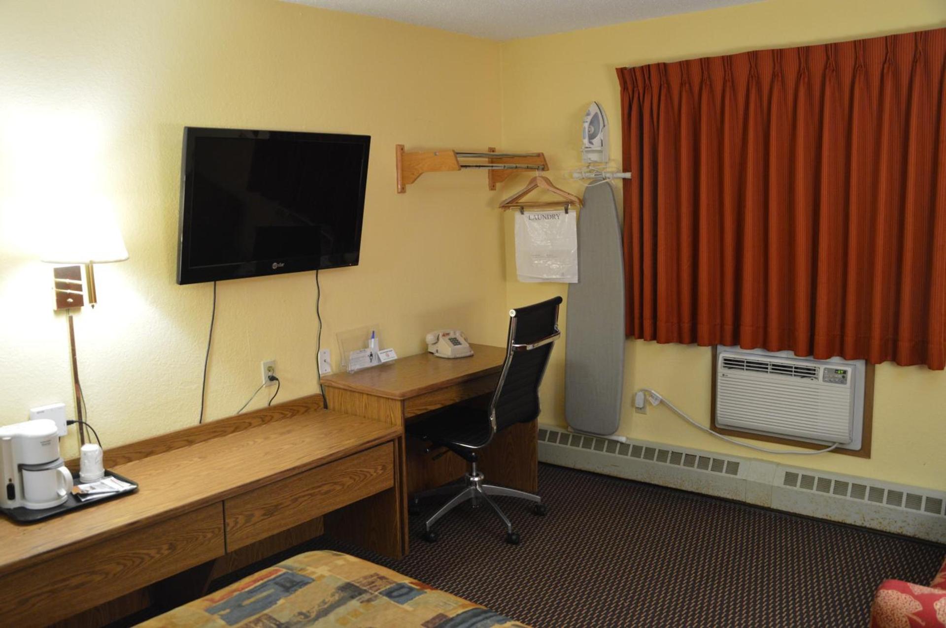 Burnsville Inn & Suites photo 4