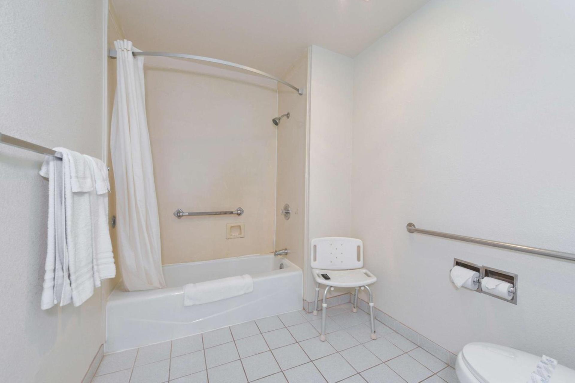 Atascadero Inn photo 30