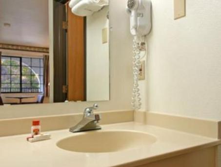 Crossroads Inn - Downtown Sacramento photo 10