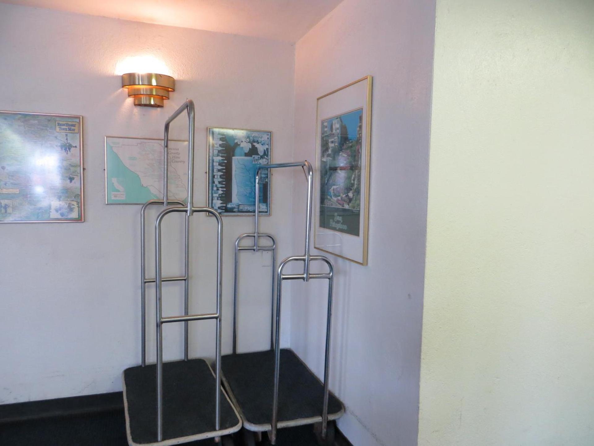 Royal Pacific Motor Inn photo 8