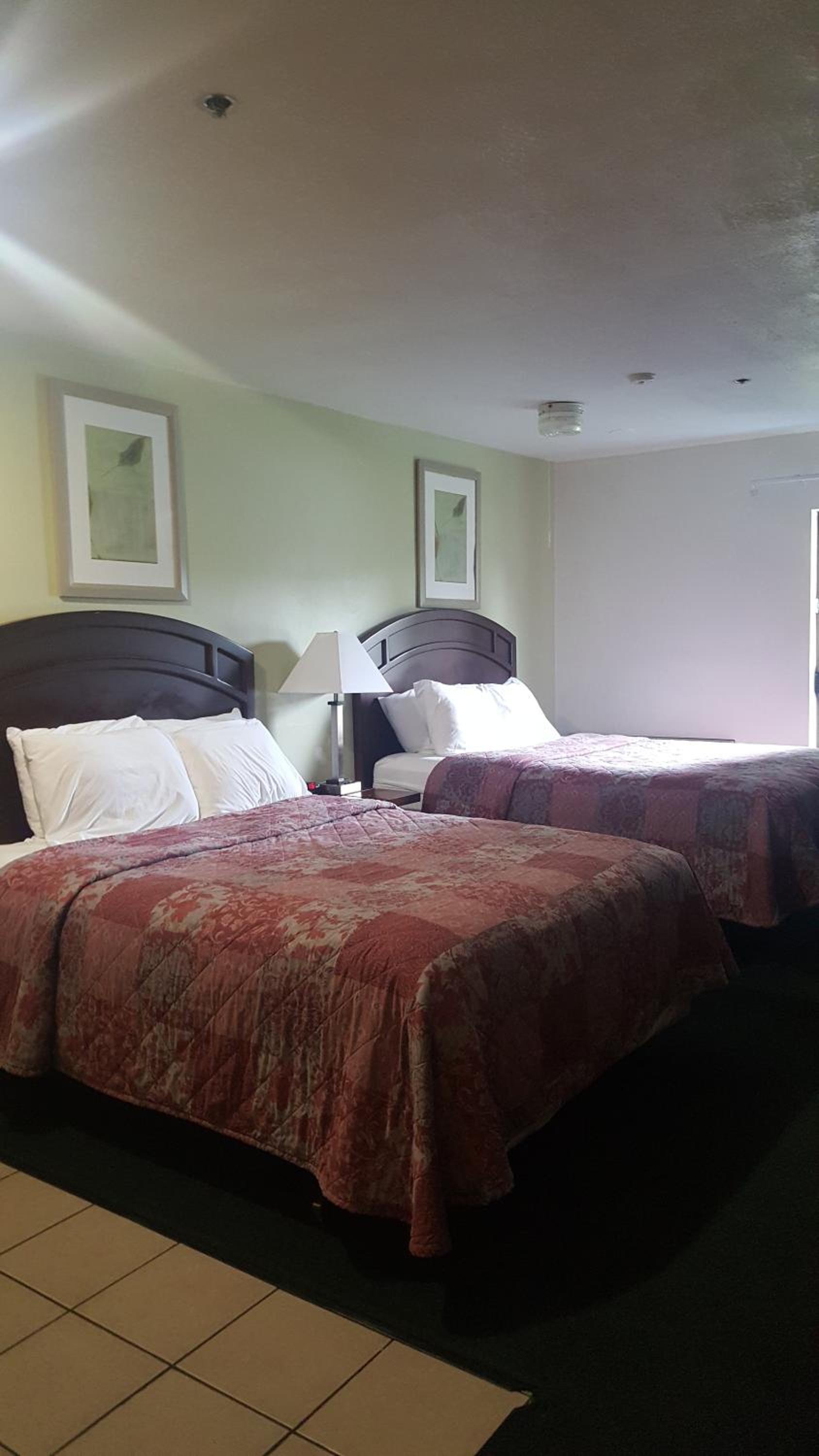 Oyster Bay Inn & Suites photo 12