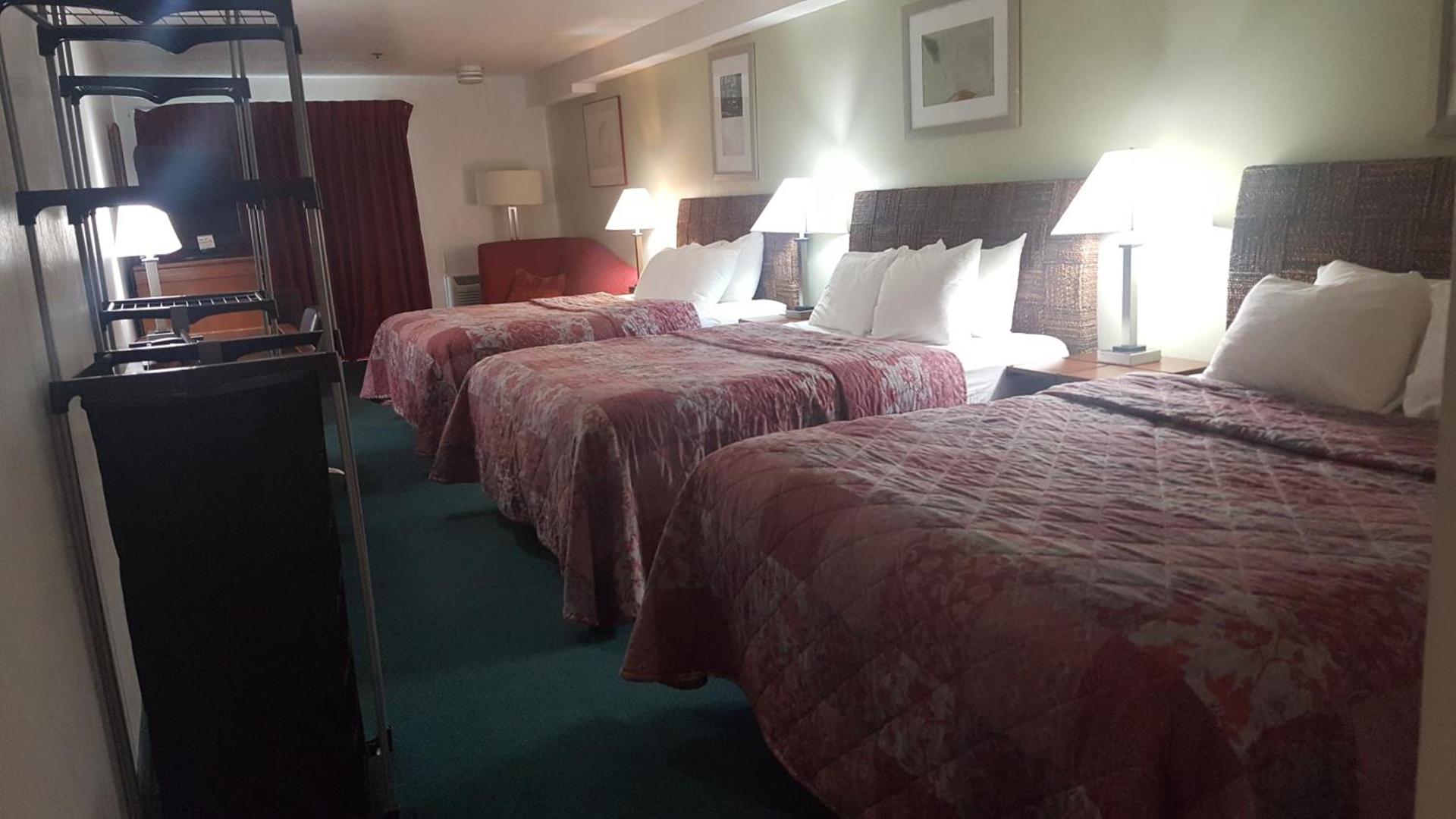 Oyster Bay Inn & Suites photo 28