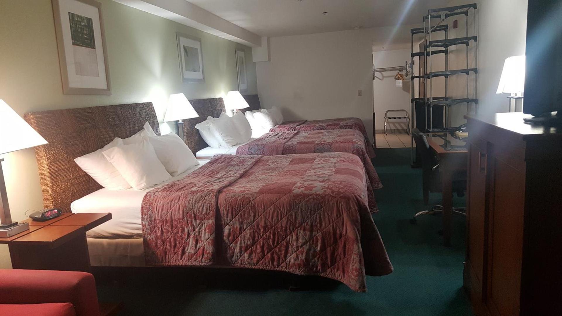 Oyster Bay Inn & Suites photo 33