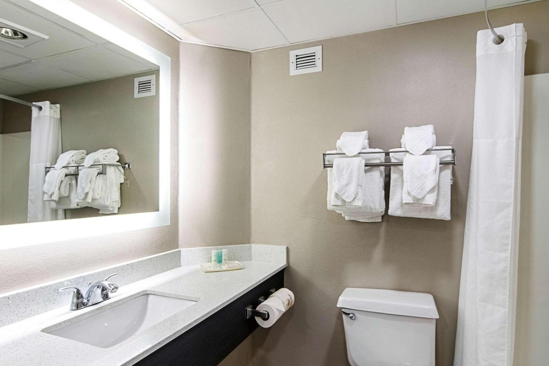 Clarion Inn Willow River photo 16
