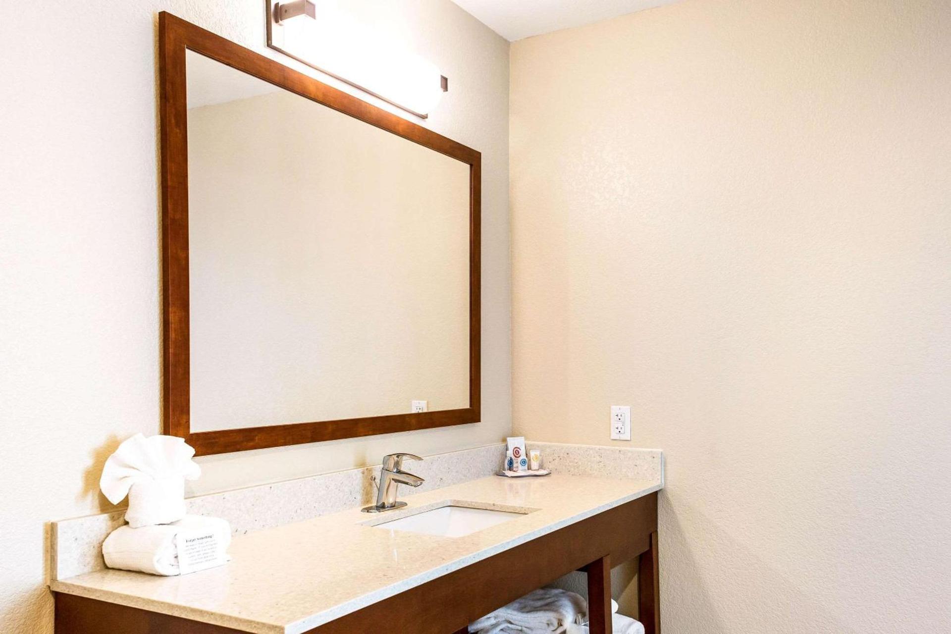 Comfort Inn & Suites Niagara Falls Blvd USA photo 29