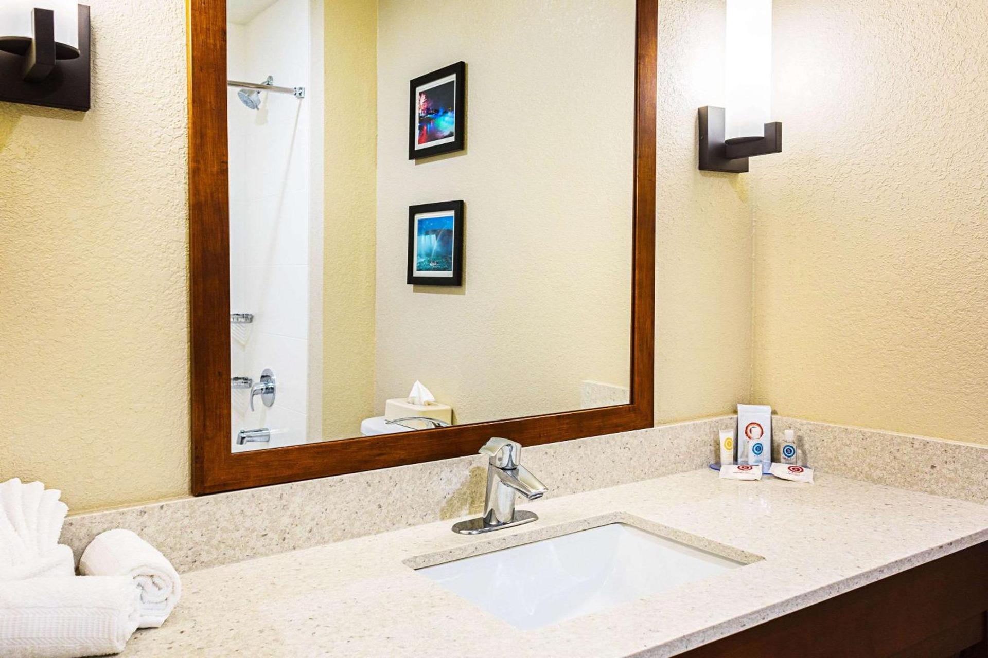 Comfort Inn & Suites Niagara Falls Blvd USA photo 14