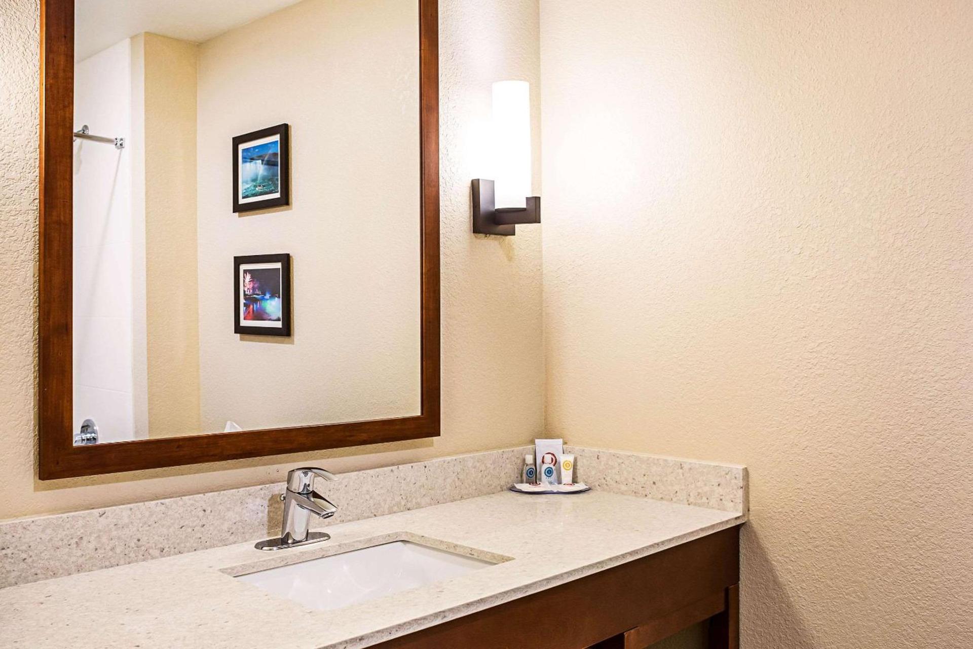 Comfort Inn & Suites Niagara Falls Blvd USA photo 17
