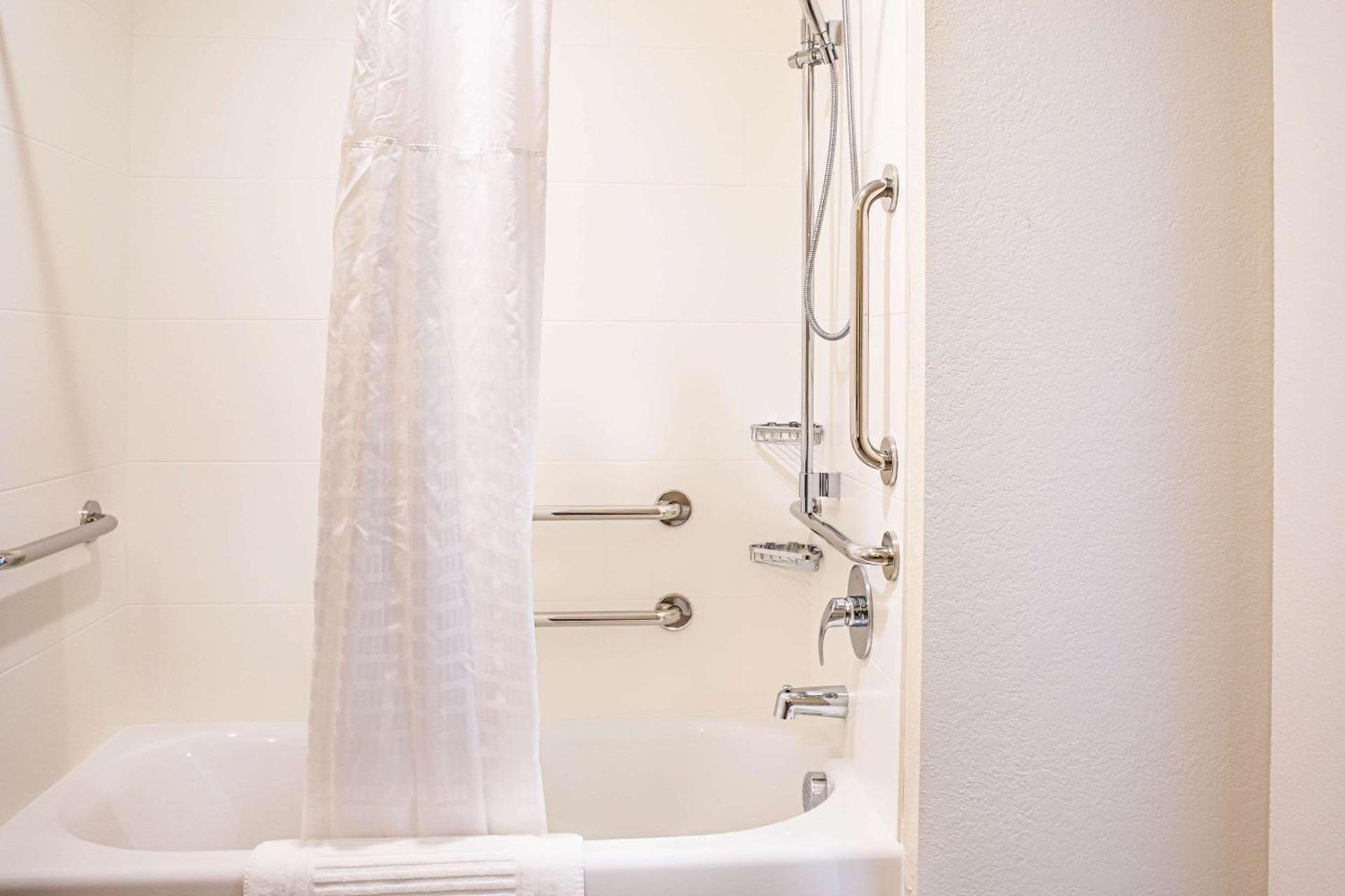 Comfort Inn & Suites Niagara Falls Blvd USA photo 9