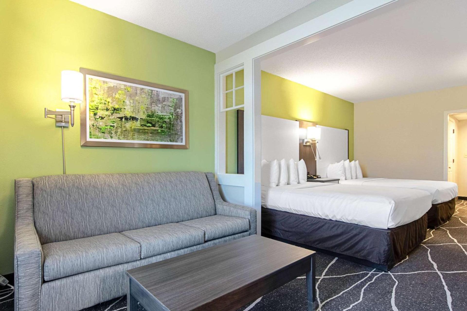 Clarion Inn Willow River photo 9