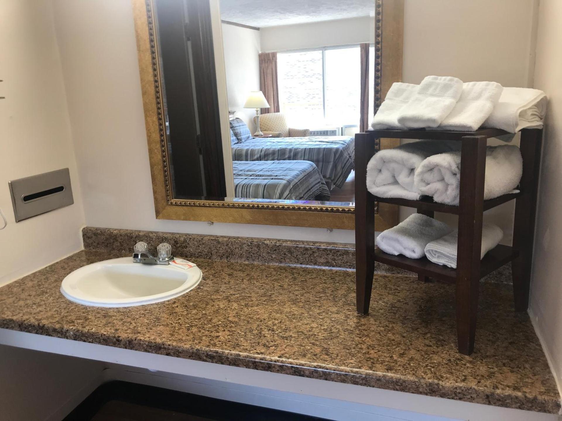 Daniel Boone Motor Inn photo 10