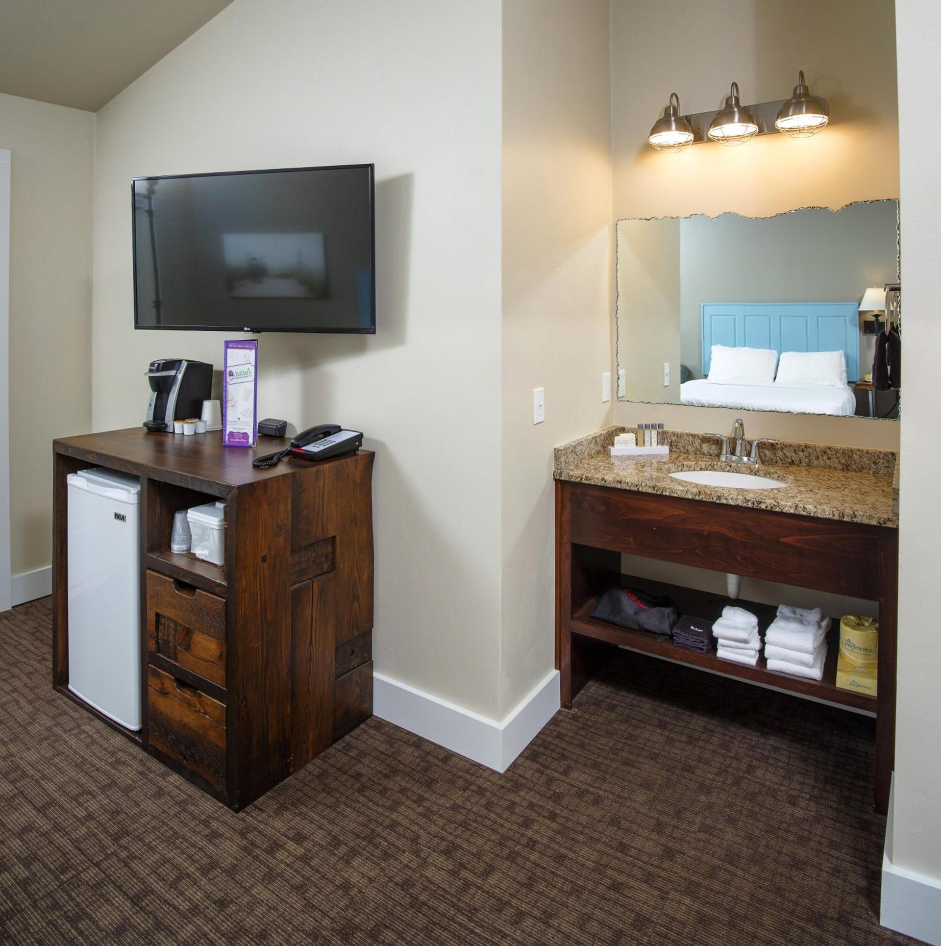 Julie's Park Cafe & Motel photo 2