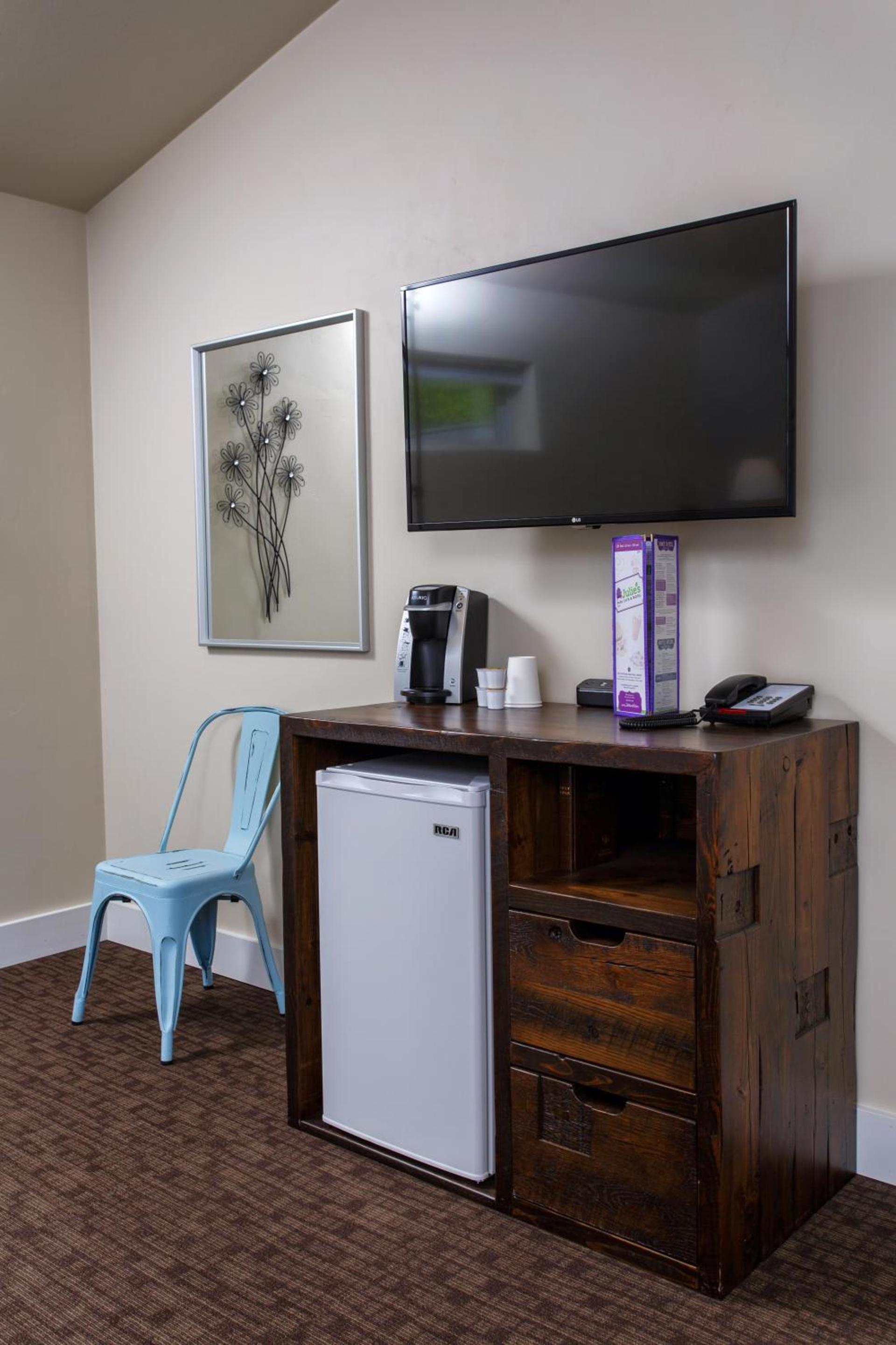 Julie's Park Cafe & Motel photo 49