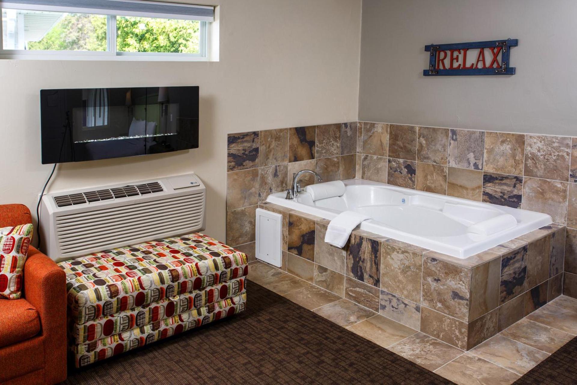 Julie's Park Cafe & Motel photo 16