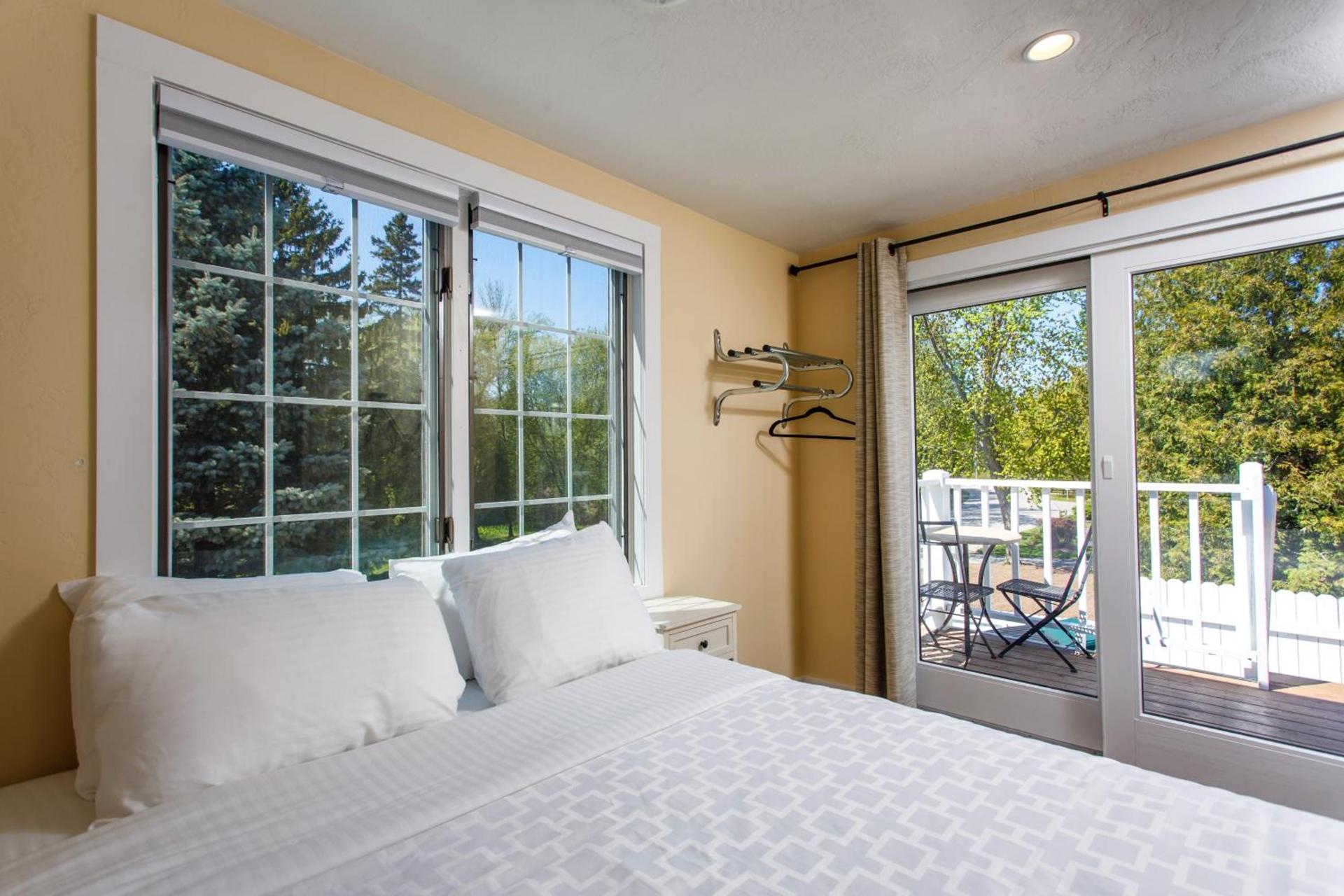Julie's Park Cafe & Motel photo 19