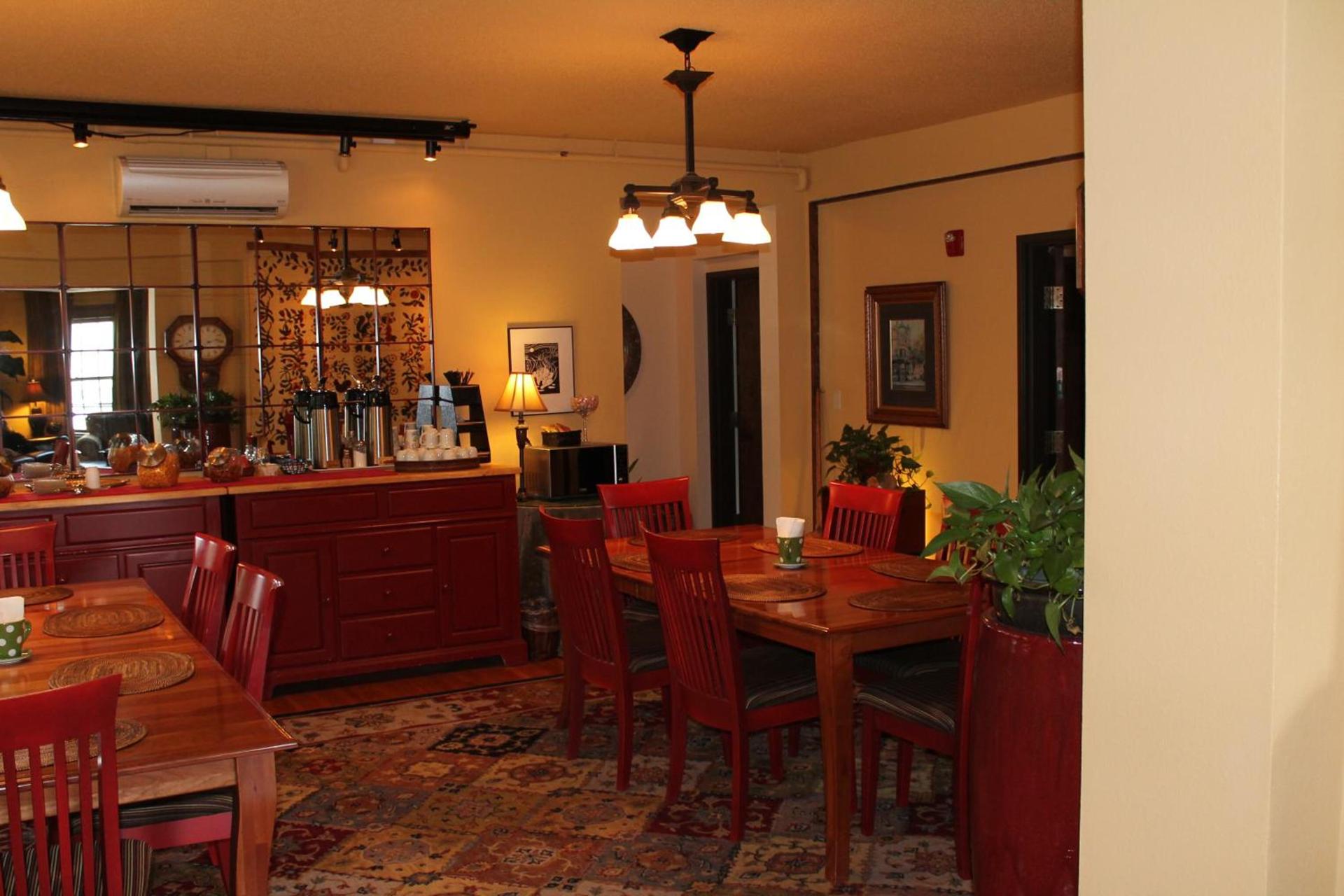 Iowa House Historic Inn photo 85
