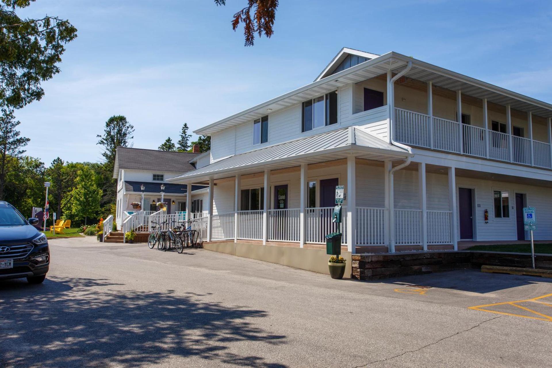 Julie's Park Cafe & Motel — hotel in Fish Creek
