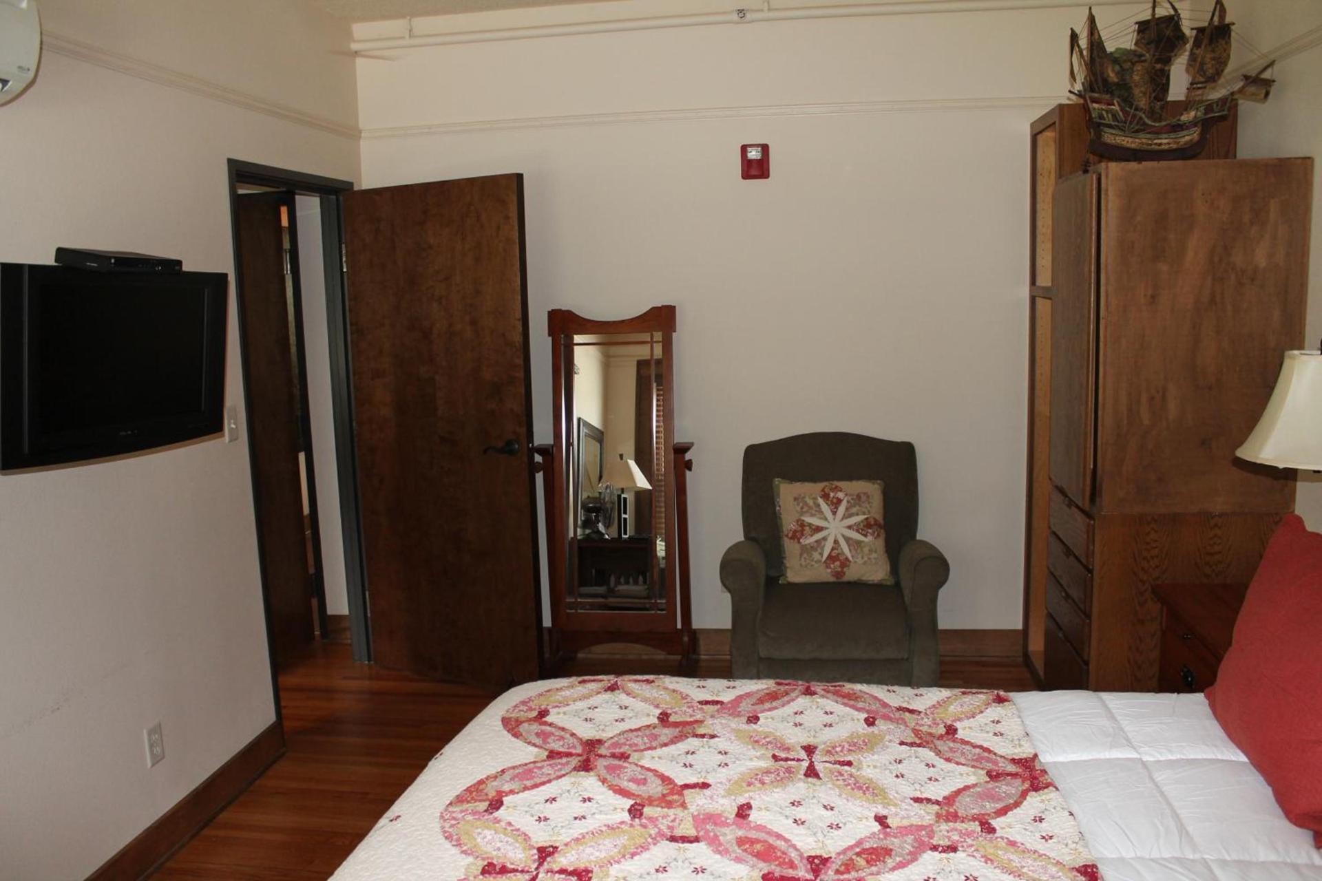 Iowa House Historic Inn photo 81
