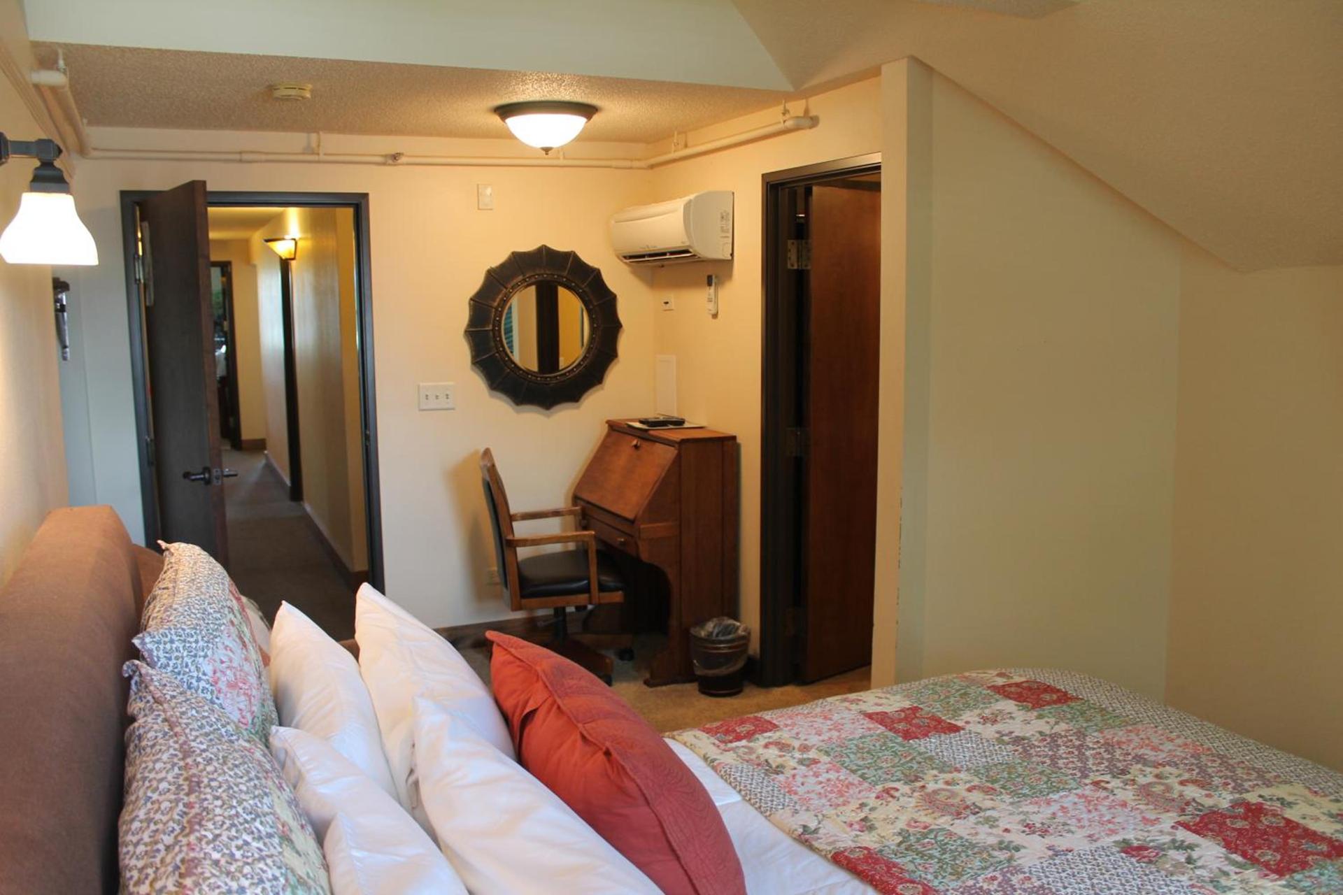 Iowa House Historic Inn photo 79