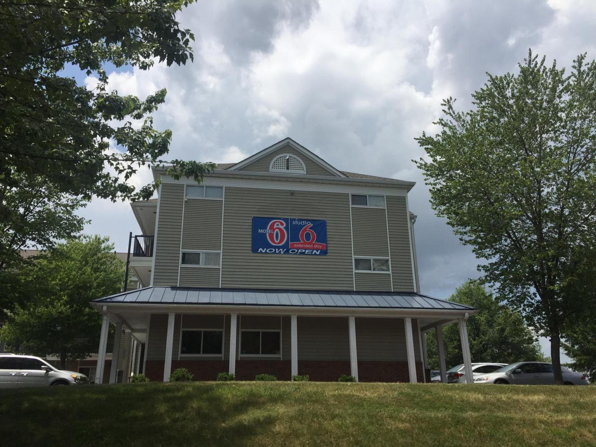 Motel 6-Greensboro, NC - I-40 photo 18