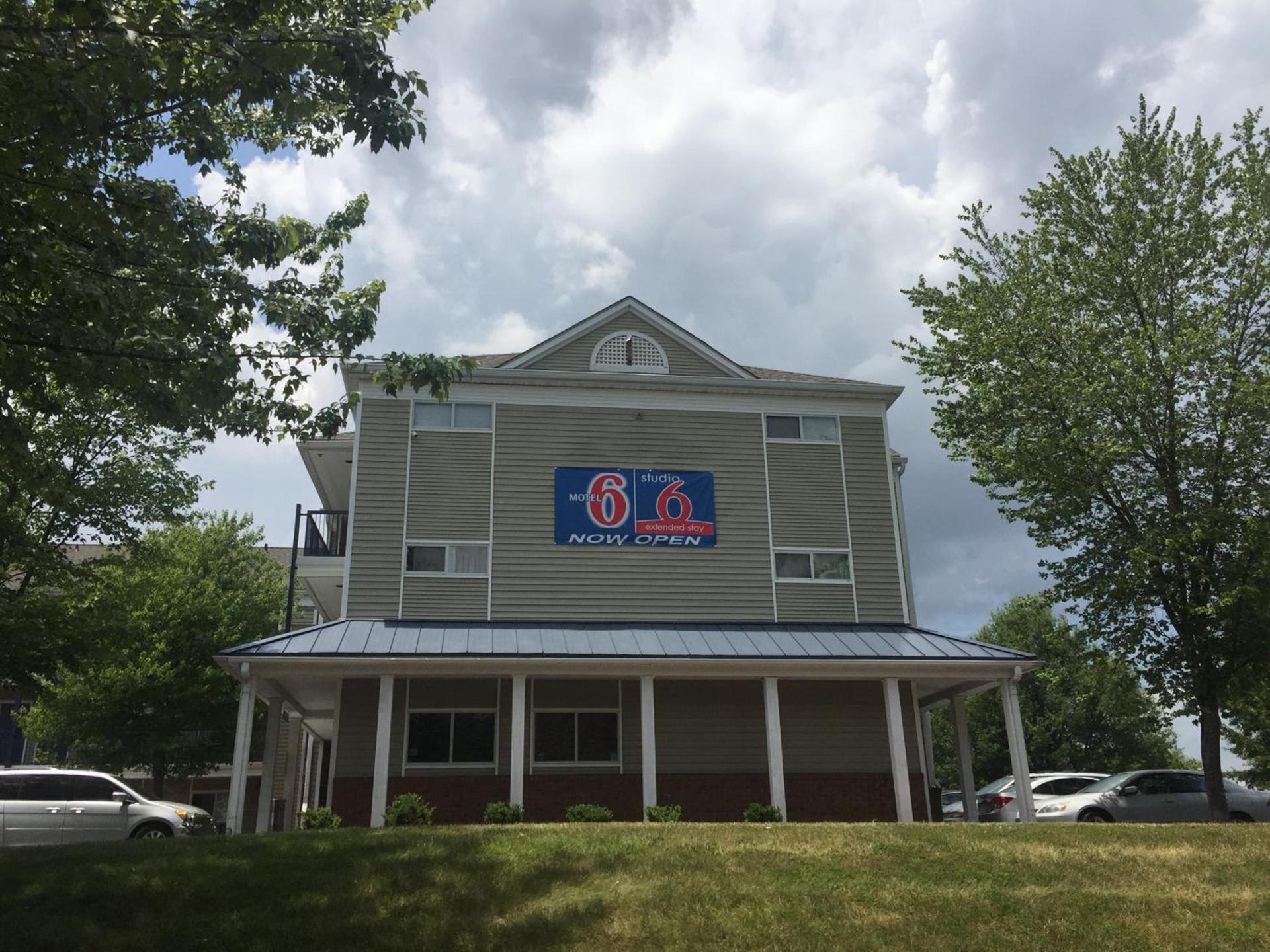 Motel 6-Greensboro, NC - I-40 photo 16