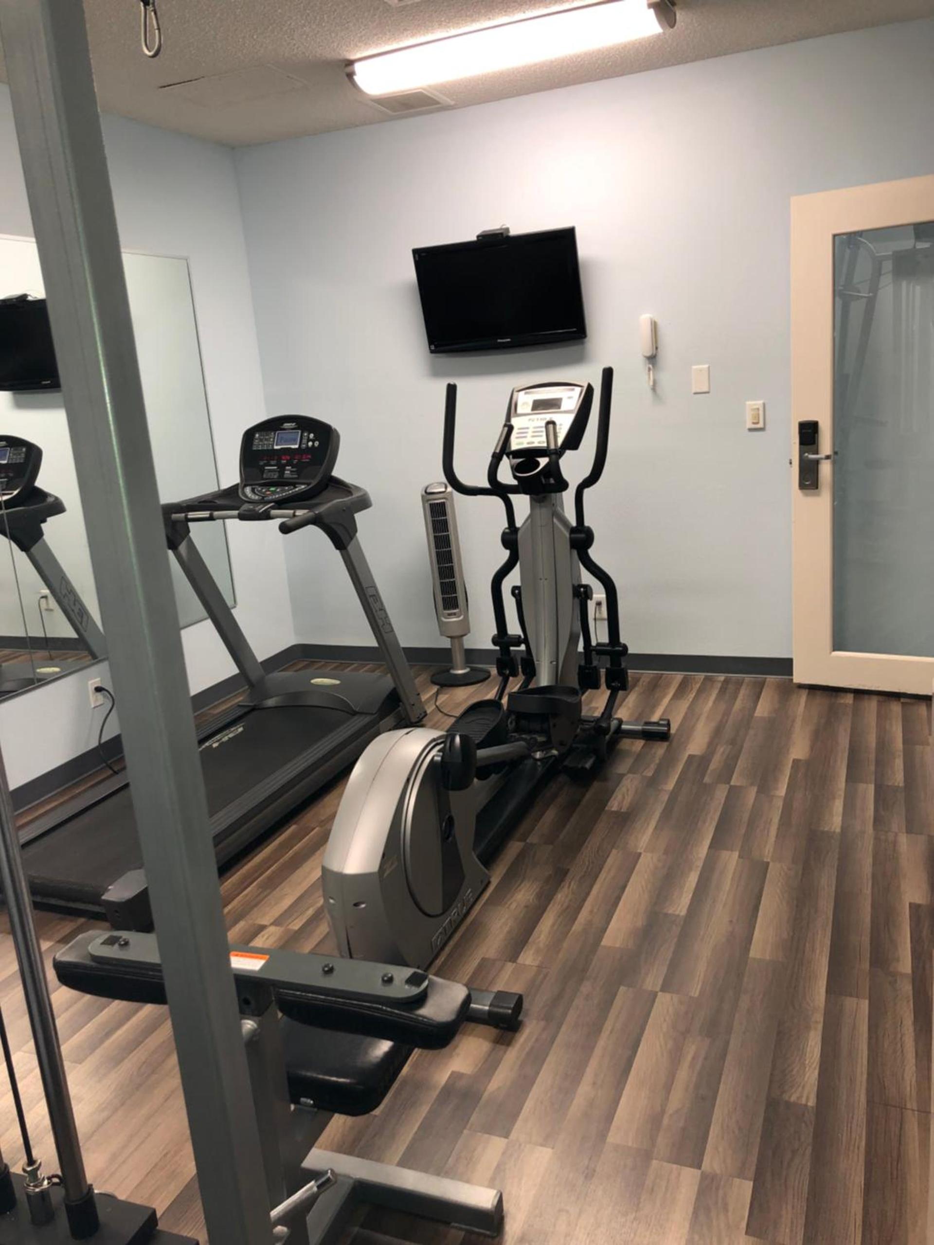 Baymont by Wyndham Kokomo photo 33
