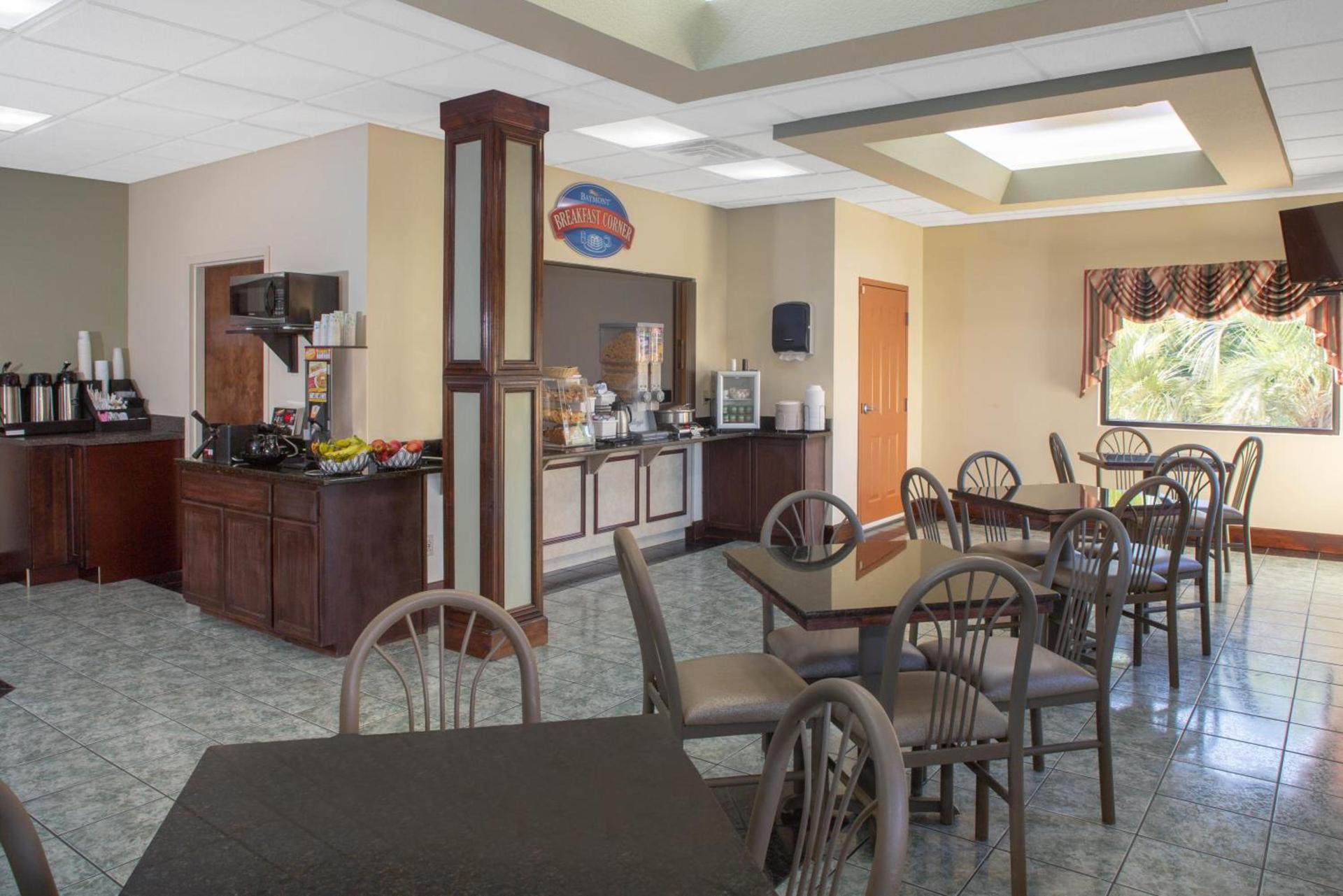 Baymont by Wyndham Midway Tallahassee photo 40