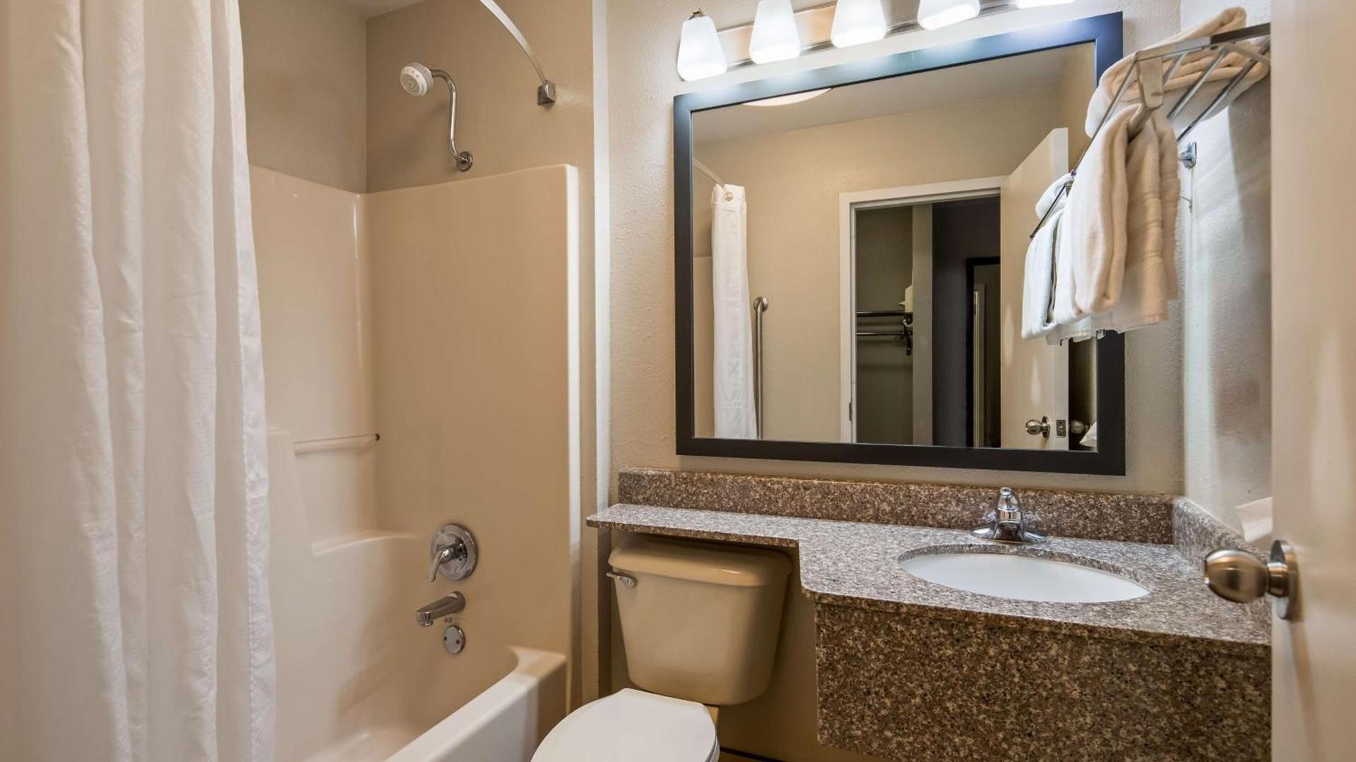 Best Western Shenandoah Inn - Newnan South Atlanta photo 33