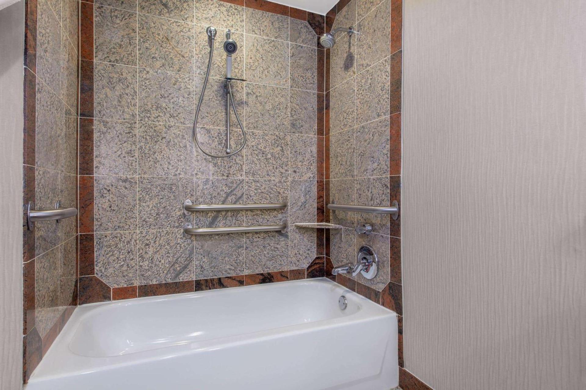 Days Inn by Wyndham Lanham Washington DC photo 17