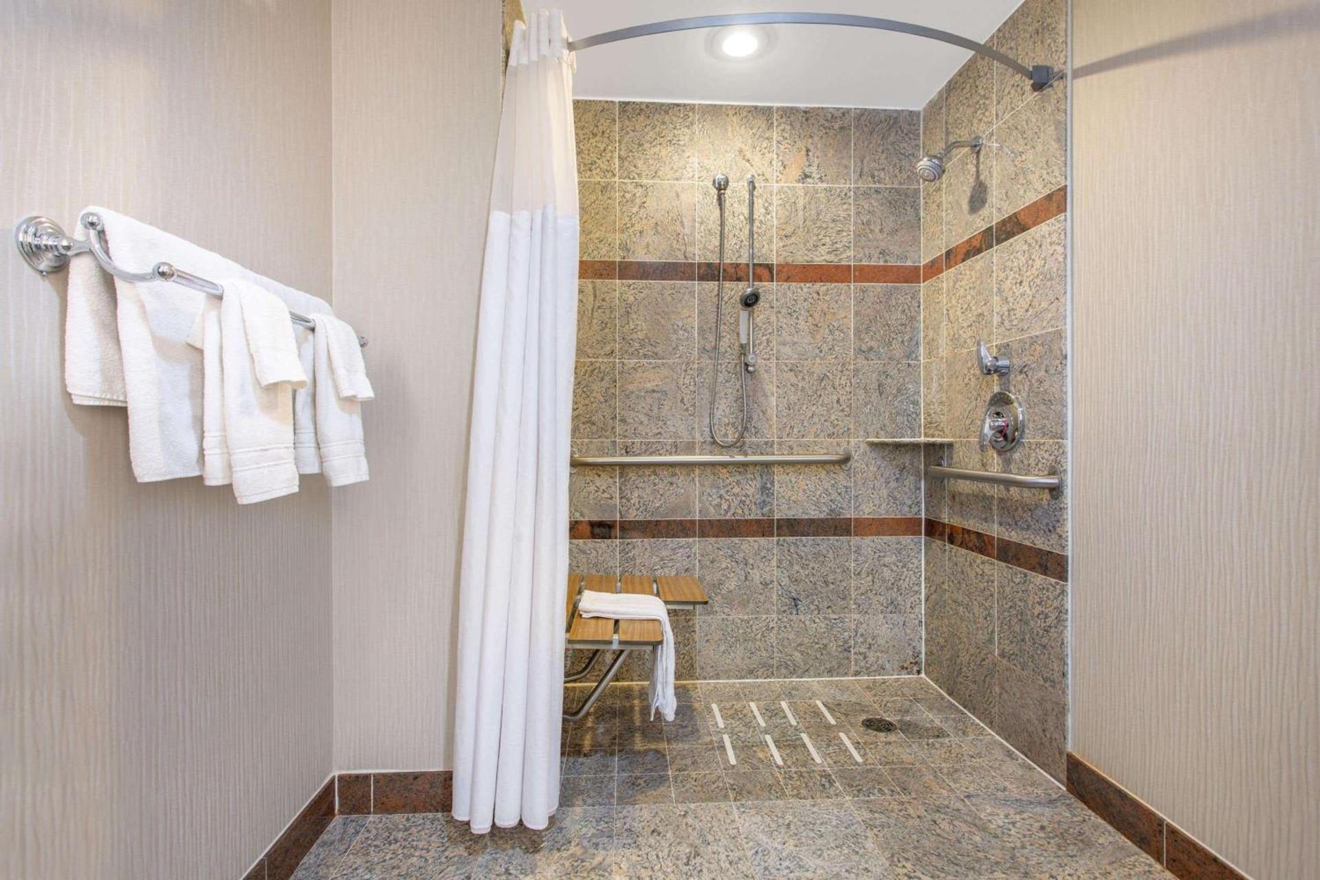 Days Inn by Wyndham Lanham Washington DC photo 13