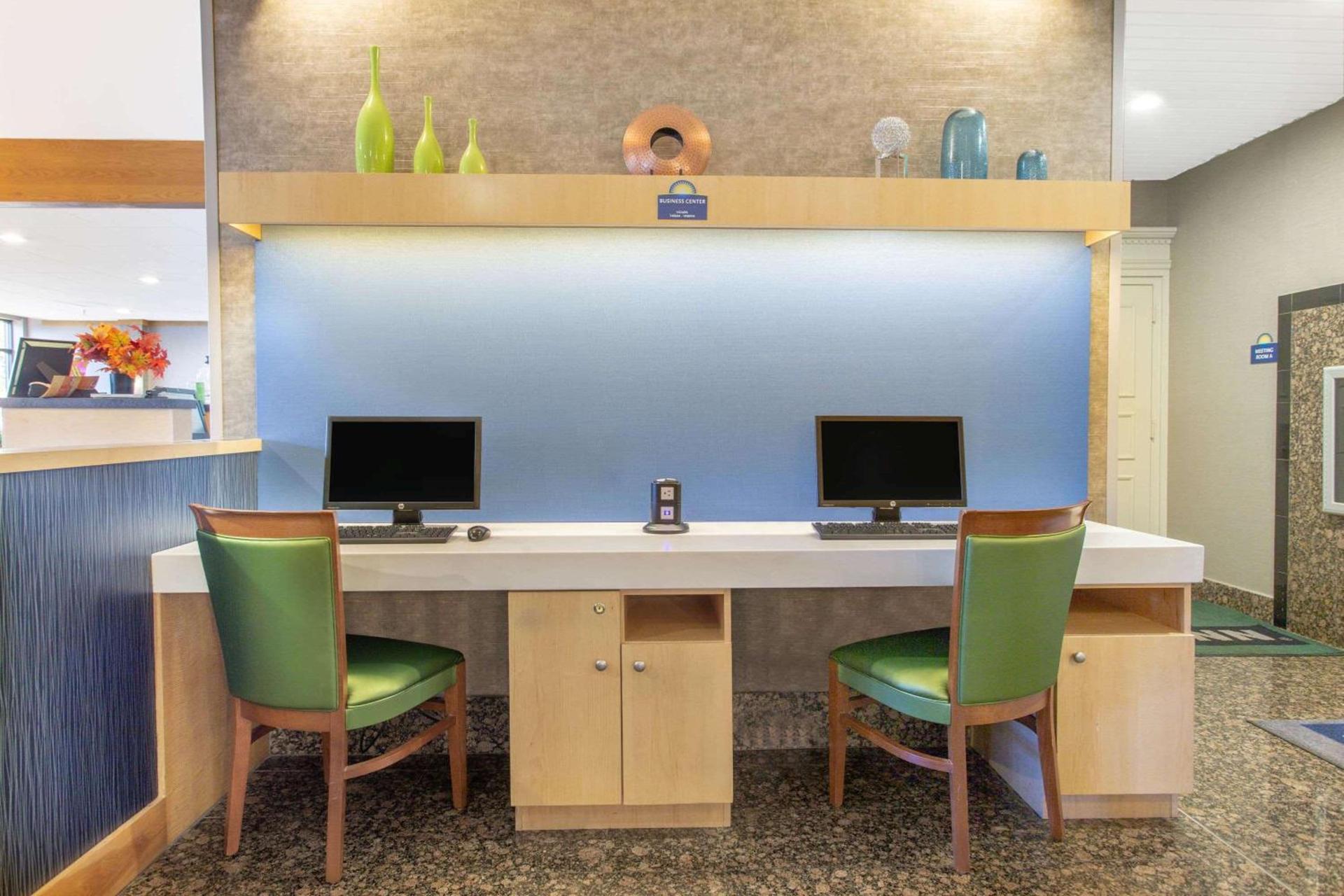 Days Inn by Wyndham Lanham Washington DC photo 10