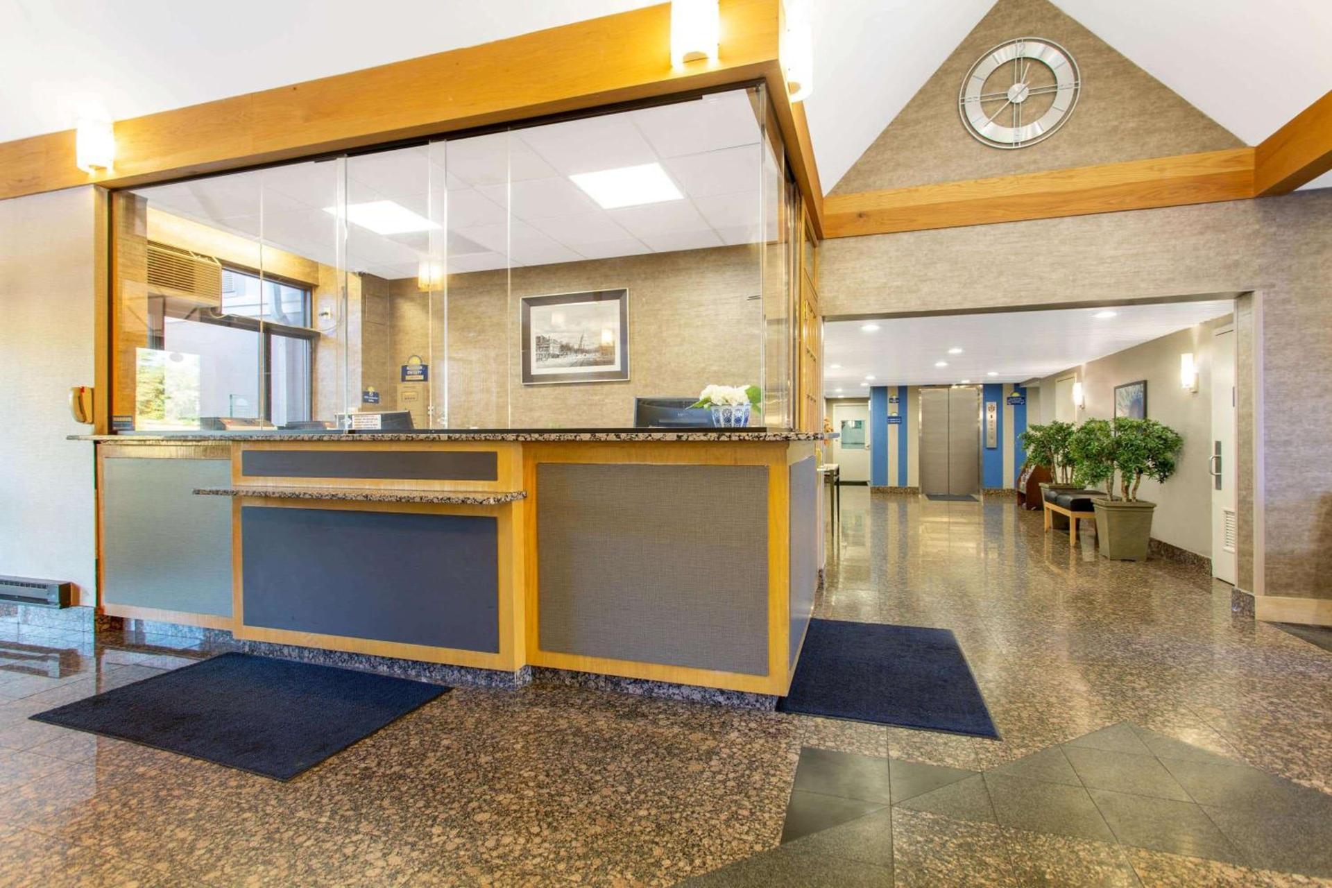Days Inn by Wyndham Lanham Washington DC photo 4