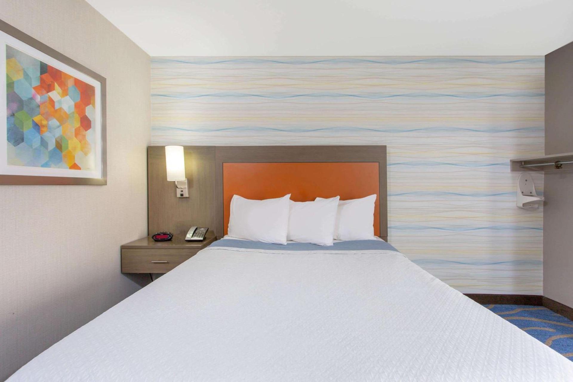 Days Inn by Wyndham Lanham Washington DC photo 5