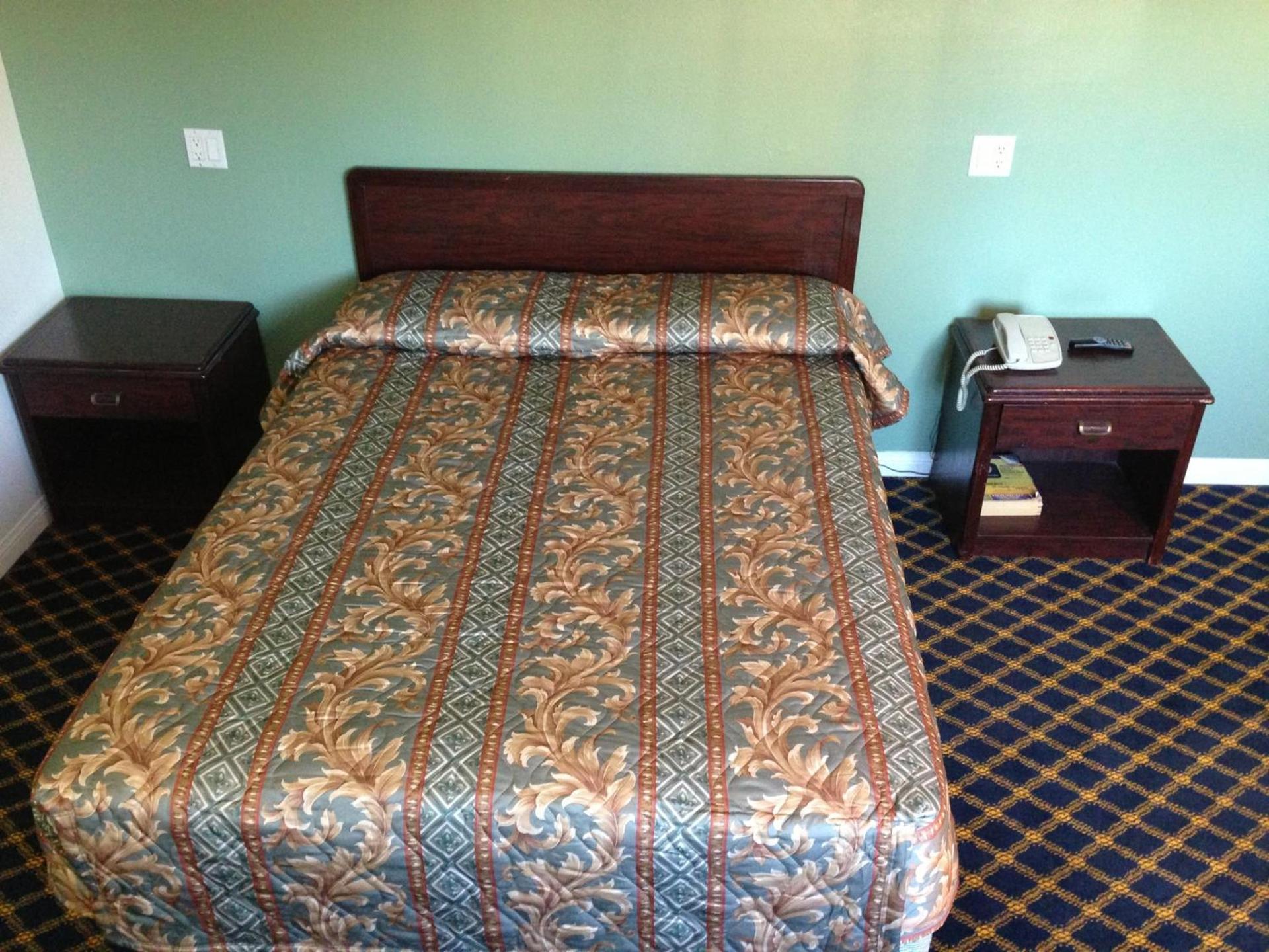 Economy Inn - Burbank Airport photo 2