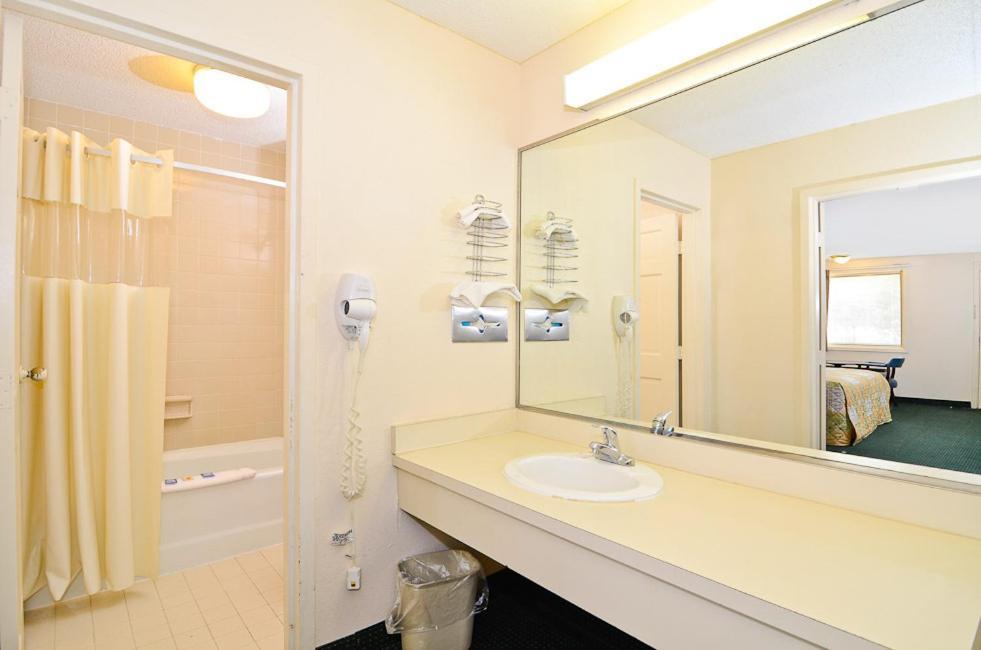 Motel 6 Sandersville, GA photo 32