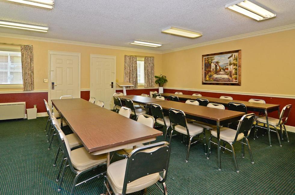 Motel 6 Sandersville, GA photo 17