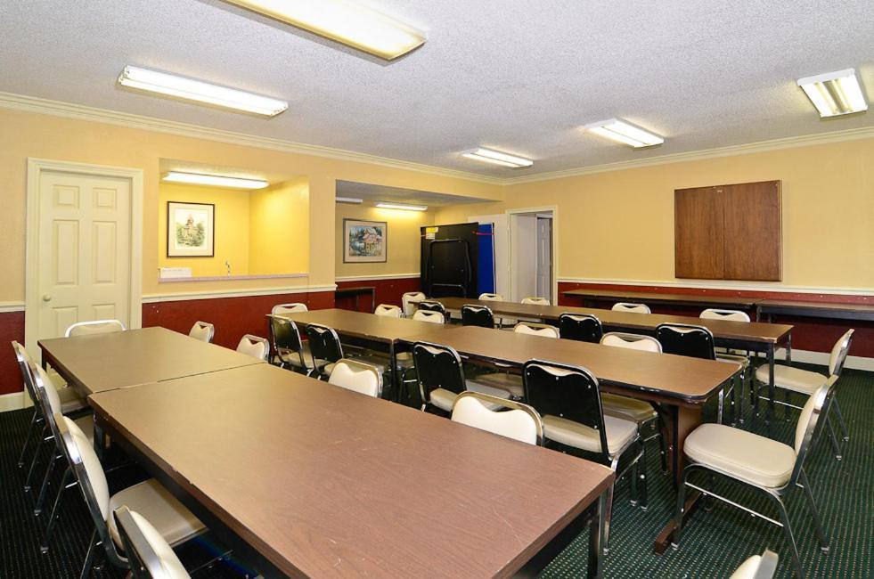 Motel 6 Sandersville, GA photo 18