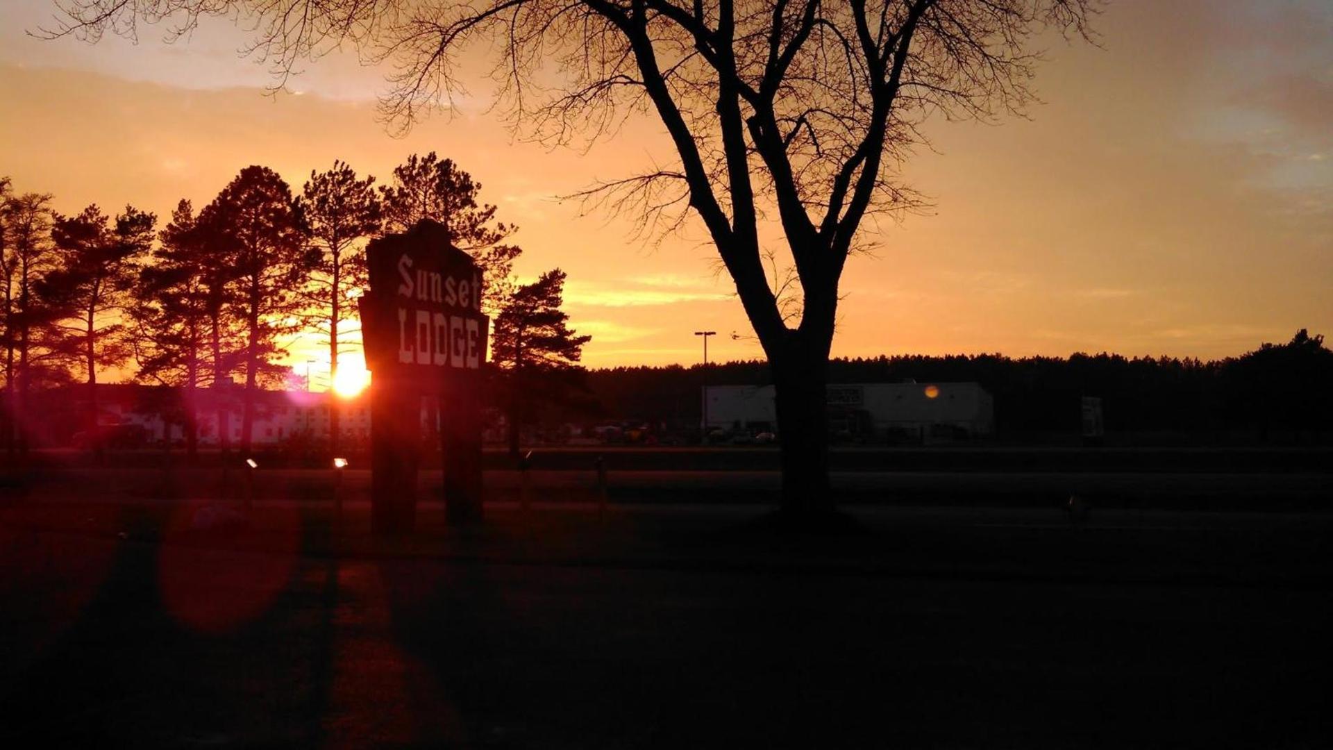Sunset Lodge Escanaba photo 18