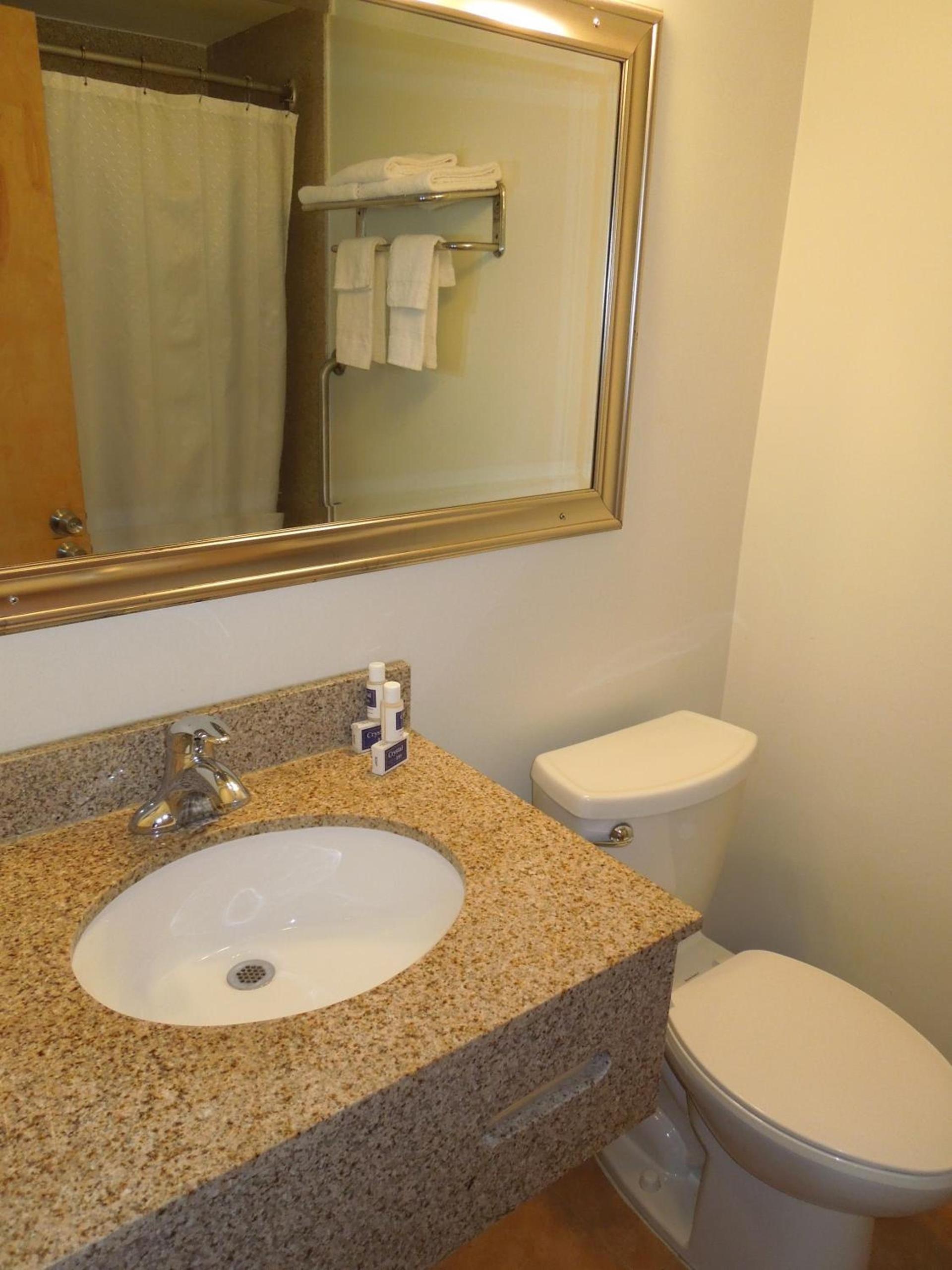 Crystal Inn - Neptune photo 3
