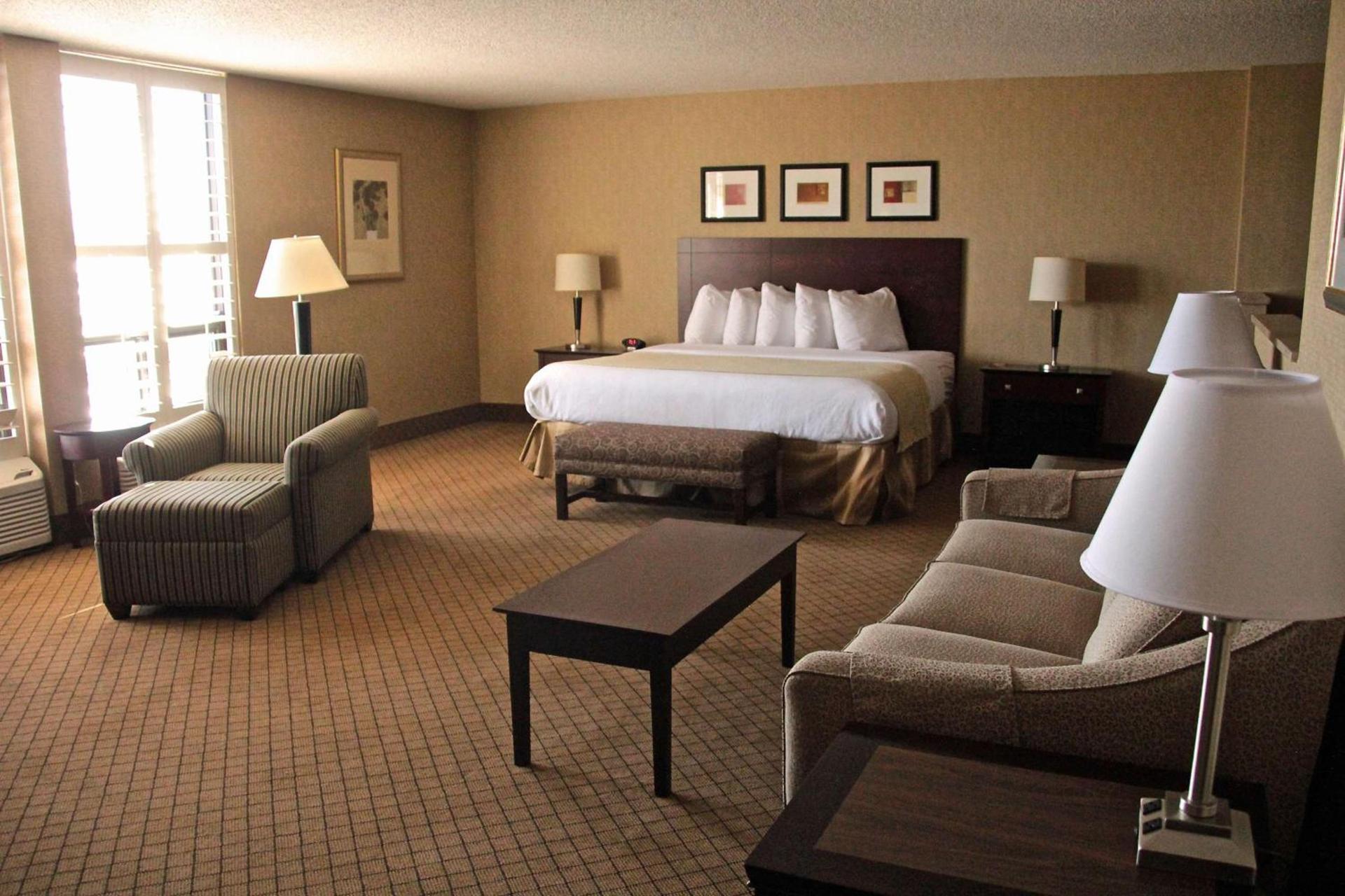 Best Western Plus York Hotel and Conference Center photo 8